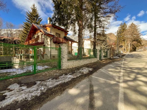 casa indipendente in vendita a Bardonecchia