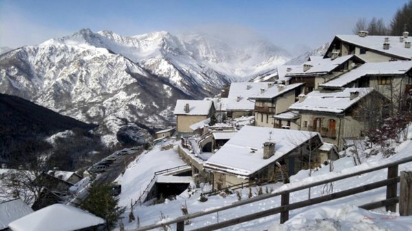 appartamento in vendita a Bardonecchia in zona Millaures