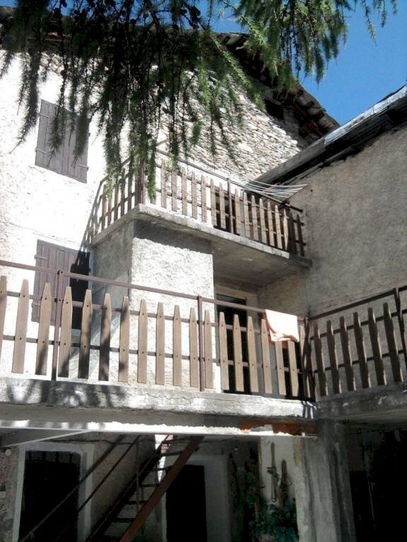 casa indipendente in vendita a Bardonecchia in zona Rochemolles