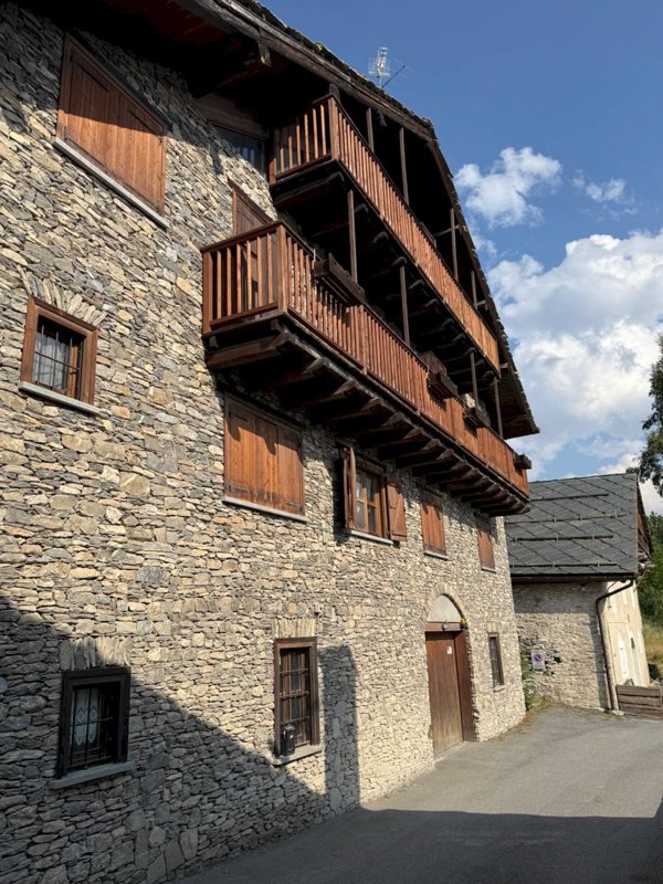 appartamento in vendita a Bardonecchia in zona Millaures