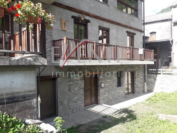 appartamento in vendita a Bardonecchia in zona Rochemolles