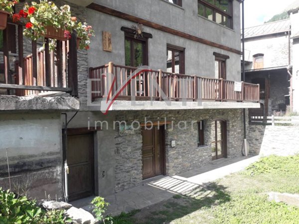 appartamento in vendita a Bardonecchia in zona Rochemolles