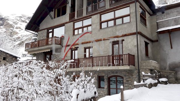 appartamento in vendita a Bardonecchia in zona Rochemolles