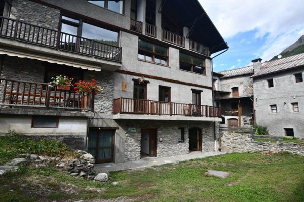 appartamento in vendita a Bardonecchia in zona Rochemolles