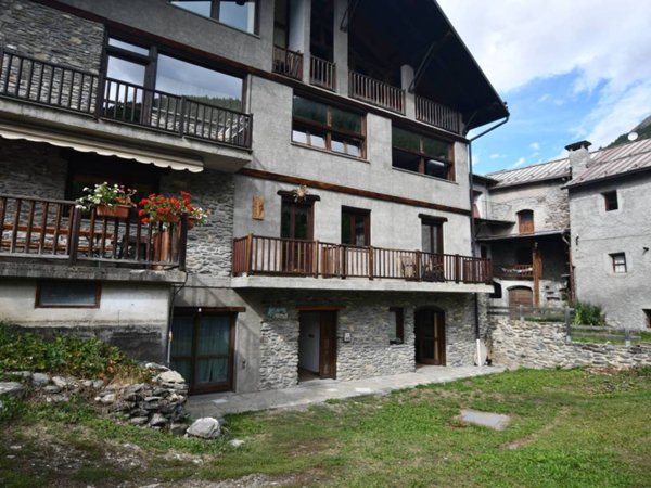 appartamento in vendita a Bardonecchia in zona Rochemolles