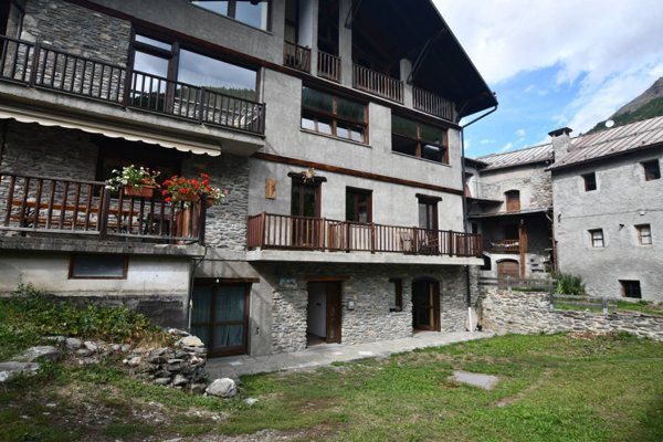 appartamento in vendita a Bardonecchia in zona Rochemolles