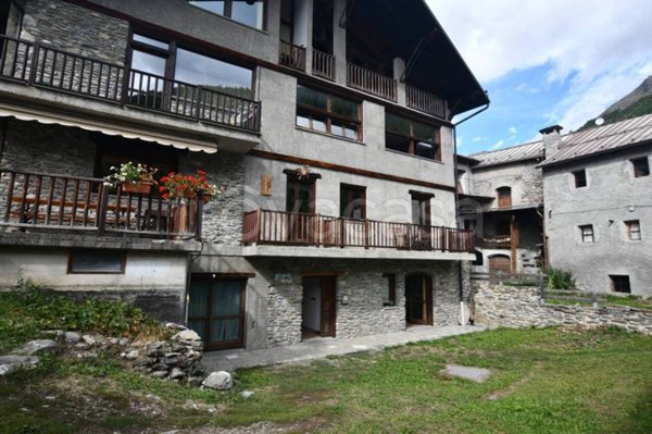 appartamento in vendita a Bardonecchia in zona Rochemolles