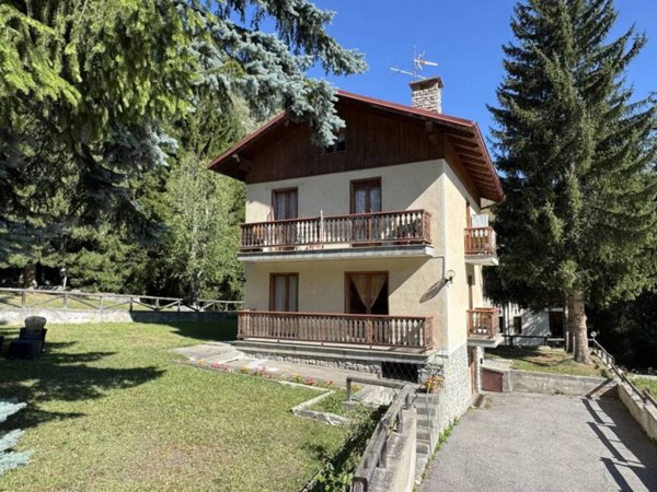 casa indipendente in vendita a Bardonecchia in zona Les Arnauds