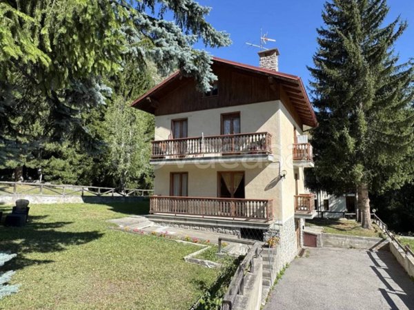 casa indipendente in vendita a Bardonecchia in zona Les Arnauds