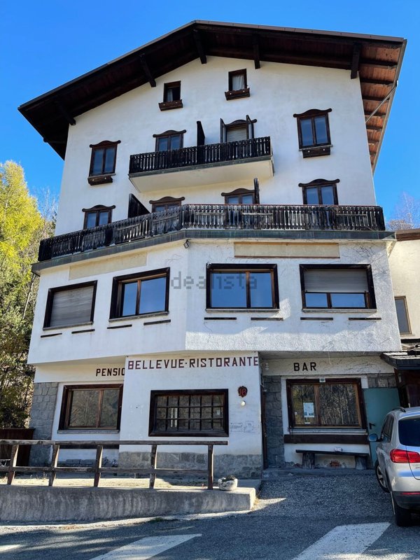 negozio in vendita a Bardonecchia in zona Millaures