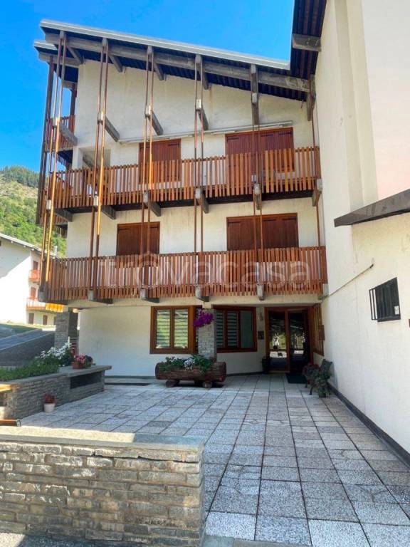 appartamento in vendita a Bardonecchia in zona Les Arnauds