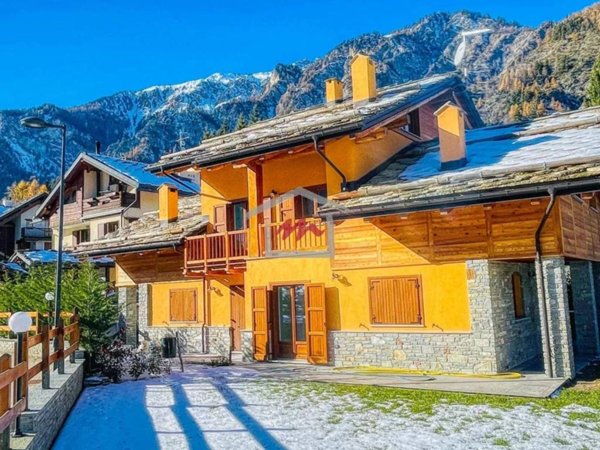 casa indipendente in vendita a Bardonecchia