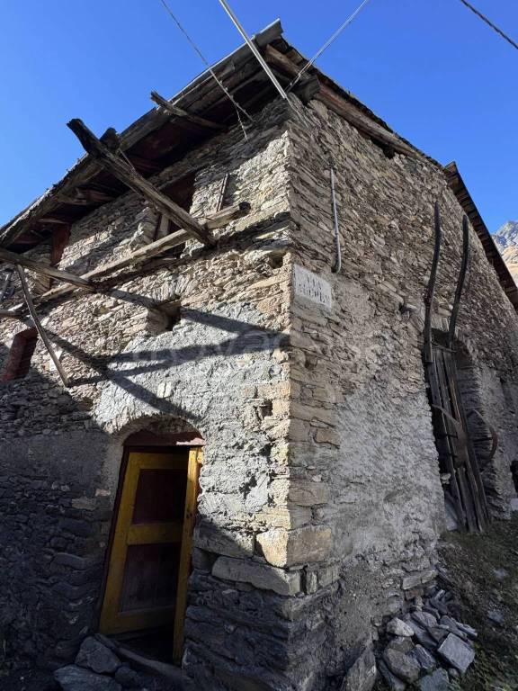 appartamento in vendita a Bardonecchia in zona Rochemolles