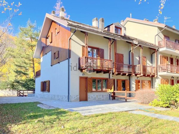 casa indipendente in vendita a Bardonecchia