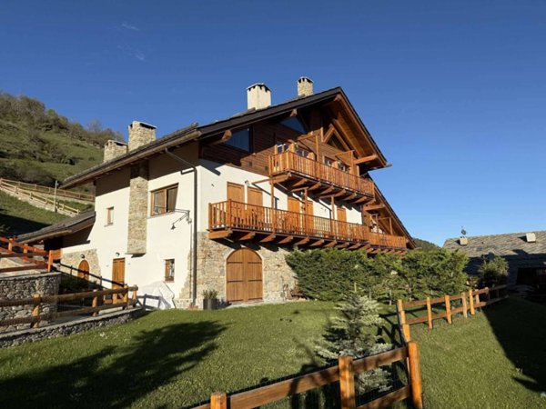 appartamento in vendita a Bardonecchia in zona Millaures