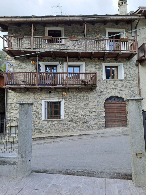 appartamento in vendita a Bardonecchia in zona Millaures