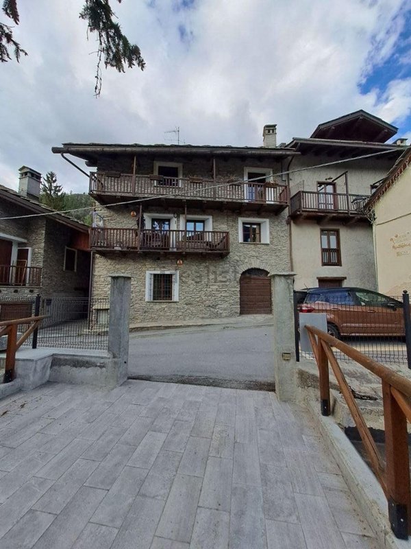 appartamento in vendita a Bardonecchia in zona Millaures