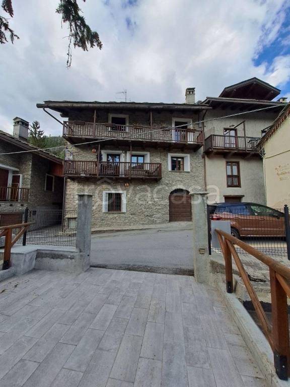 appartamento in vendita a Bardonecchia in zona Millaures