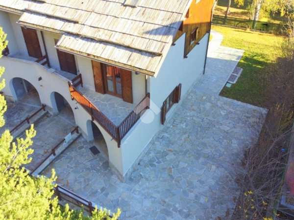 casa indipendente in vendita a Bardonecchia