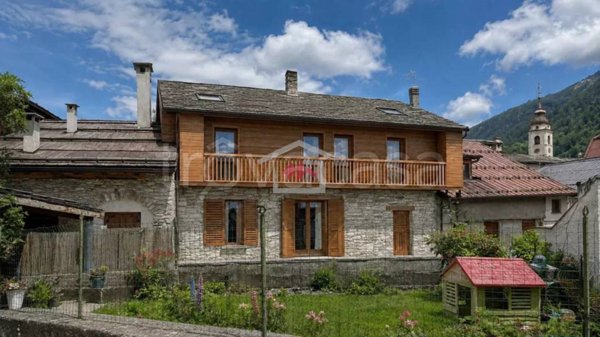 casa indipendente in vendita a Bardonecchia