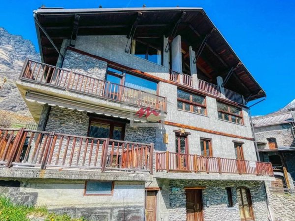 appartamento in vendita a Bardonecchia in zona Rochemolles