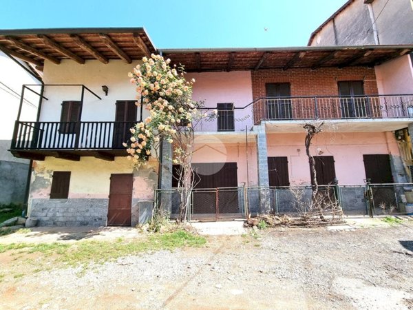 casa indipendente in vendita a Barone Canavese