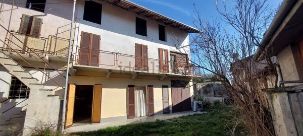 casa semindipendente in vendita a Barone Canavese