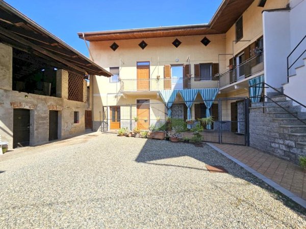 casa indipendente in vendita a Barone Canavese