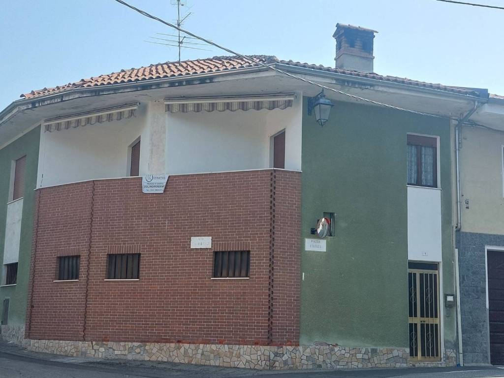casa semindipendente in vendita a Barone Canavese