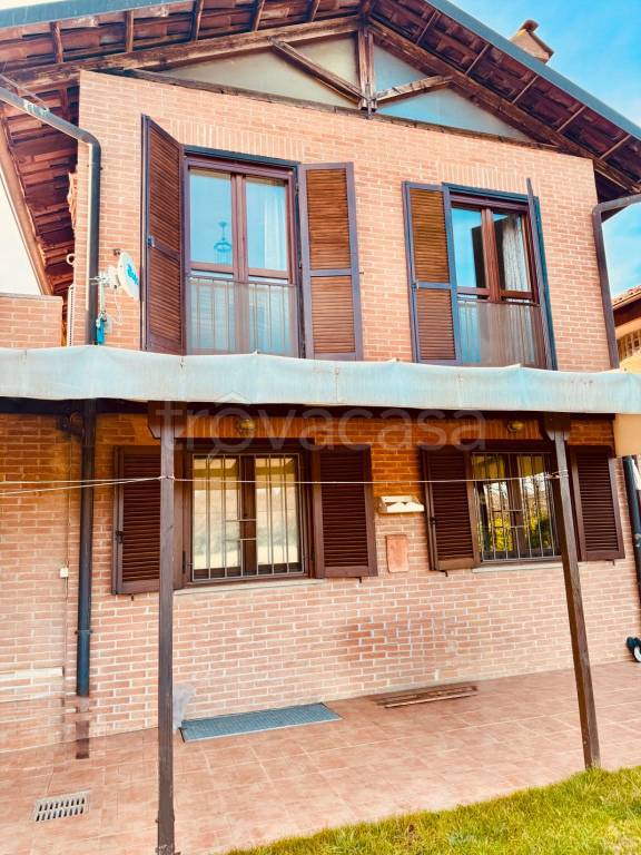 casa indipendente in vendita a Barone Canavese