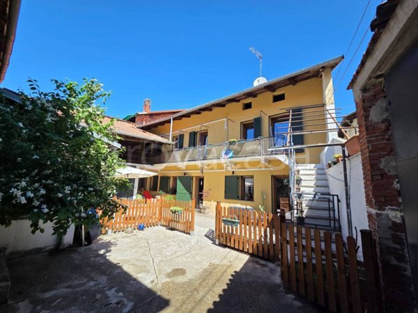 casa indipendente in vendita a Barone Canavese