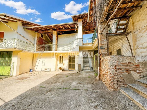 casa indipendente in vendita a Barone Canavese