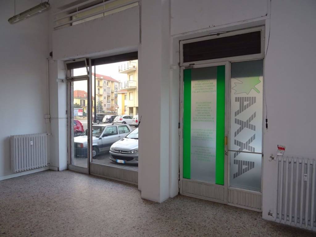 negozio in vendita a Beinasco