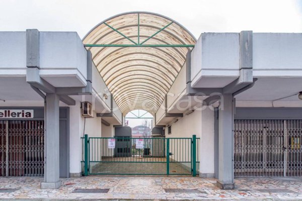 negozio in vendita a Beinasco in zona Fornaci