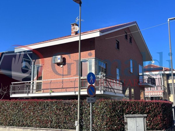 casa indipendente in vendita a Beinasco in zona Borgaretto