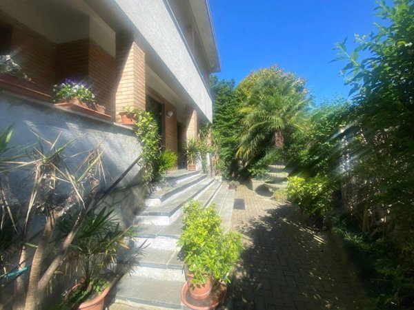 casa indipendente in vendita a Beinasco in zona Borgaretto