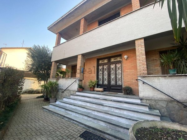 casa indipendente in vendita a Beinasco in zona Borgaretto