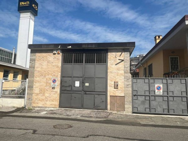 locale commerciale in vendita a Beinasco