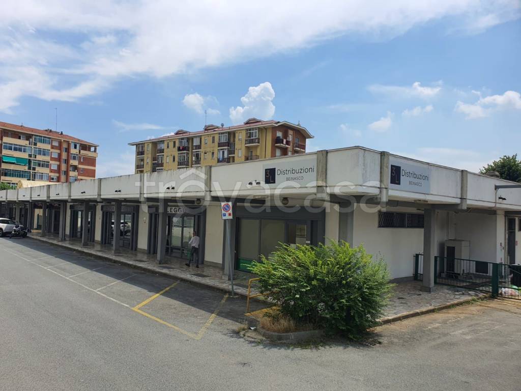 negozio in vendita a Beinasco in zona Fornaci