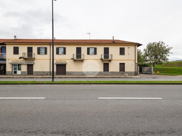 casa indipendente in vendita a Beinasco in zona Fornaci