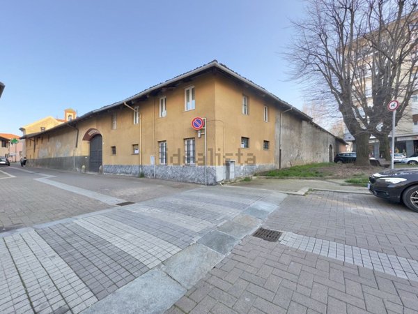 casale in vendita a Beinasco in zona Borgaretto