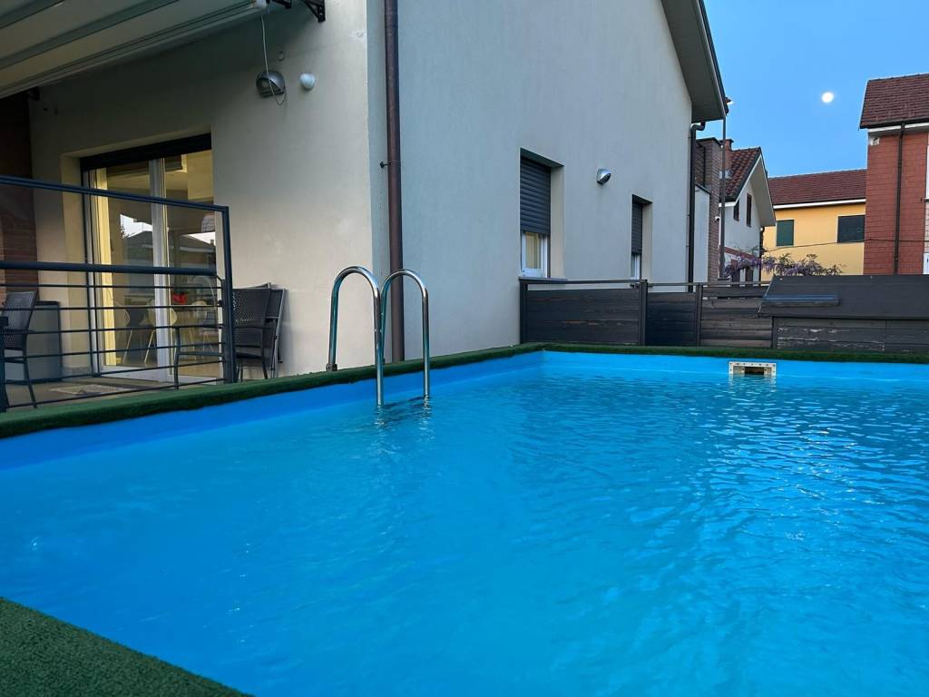 casa indipendente in vendita a Beinasco in zona Borgaretto