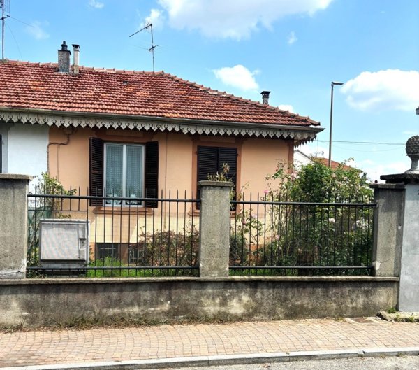 casa indipendente in vendita a Beinasco in zona Borgaretto