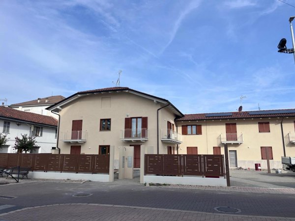casa indipendente in vendita a Beinasco in zona Borgaretto