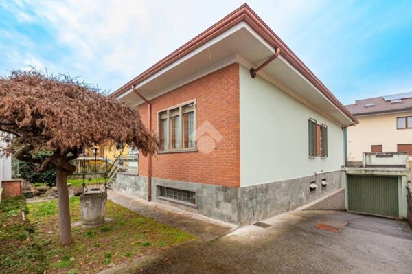 casa indipendente in vendita a Beinasco in zona Borgaretto