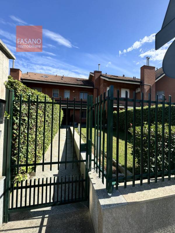 casa indipendente in vendita a Beinasco in zona Borgaretto