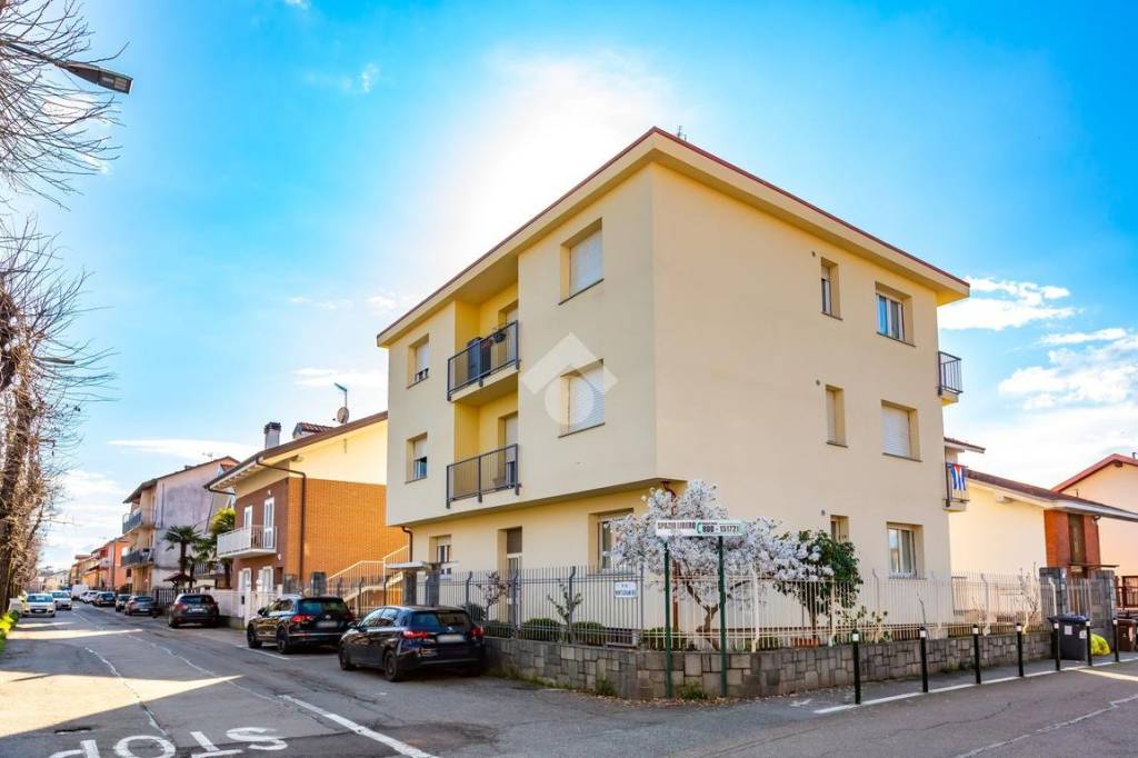 appartamento in vendita a Beinasco in zona Borgaretto