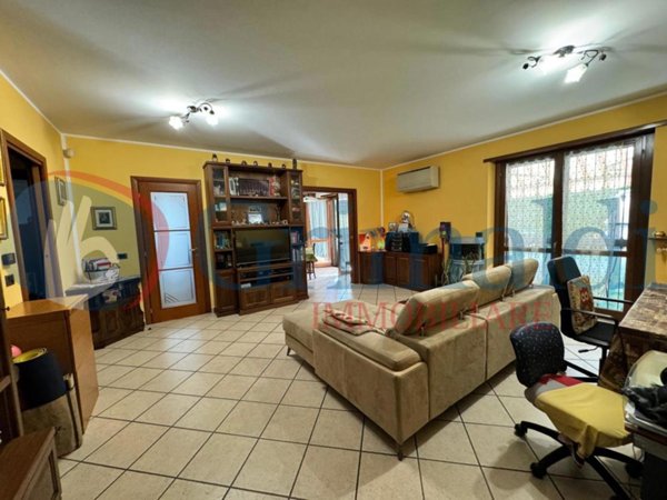 appartamento in vendita a Beinasco in zona Borgaretto
