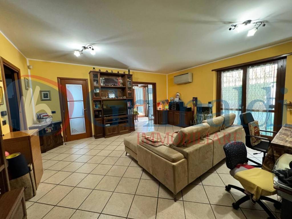 appartamento in vendita a Beinasco in zona Borgaretto