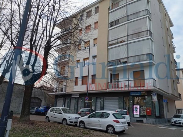negozio in vendita a Beinasco in zona Borgaretto